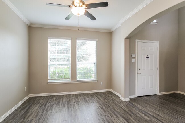 Foto del edificio - 5211 Clipper Hill Ct