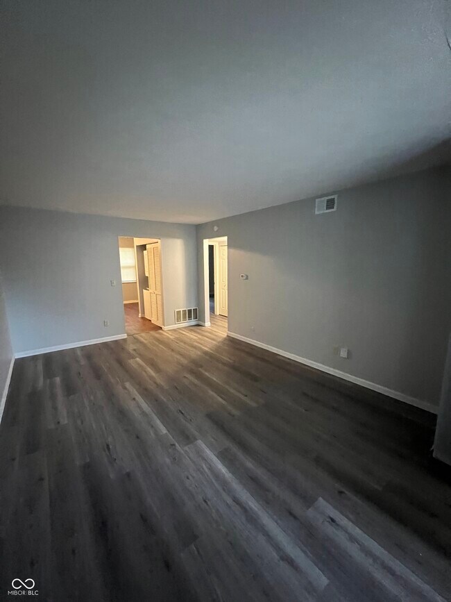 Foto del edificio - 1325 Millerwood Ct