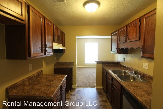Building Photo - 2 br, 1.5 bath House - 6123 Crest Green Road