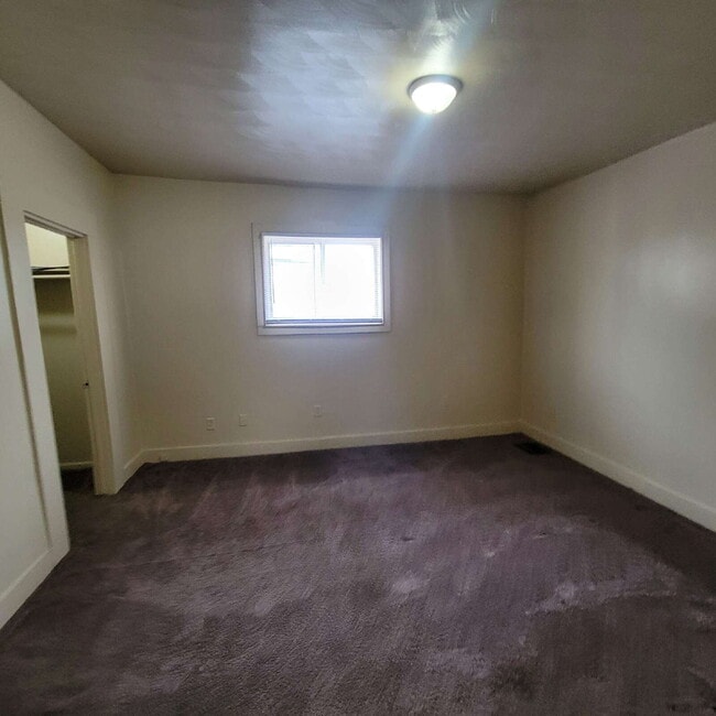 Building Photo - West Indy 3BR House ready to Lease!