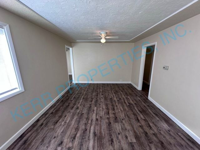 Foto del edificio - Charming 3-Bedroom Retreat in Milwaukie – Your Perfect 1294 Sq. Ft. Home Awaits!