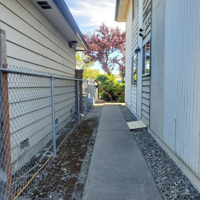 Building Photo - 2321 Adams St