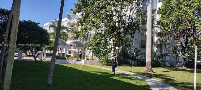 Foto del edificio - 498 NW 165th St