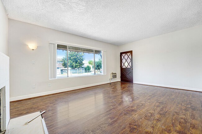 Building Photo - Beautiful SFR 3 BD| 2 Bath