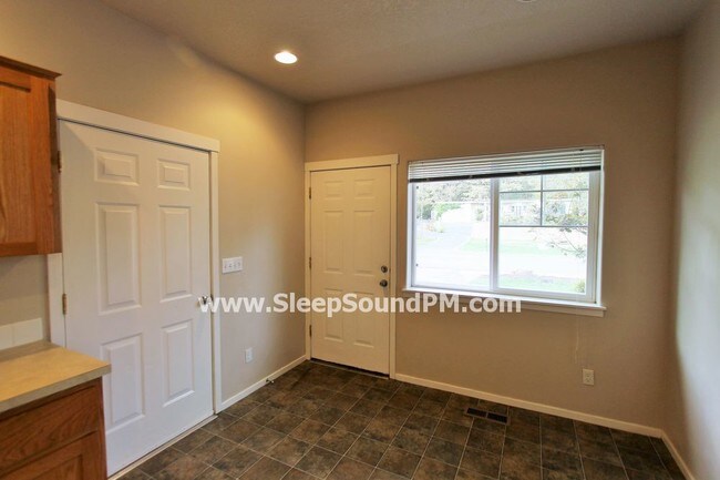 Building Photo - 5832 Glen Echo Ave