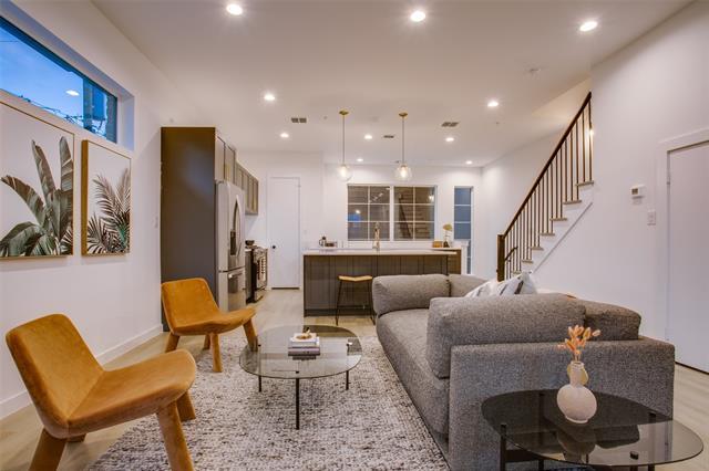 Foto del edificio - 419 W 9th St