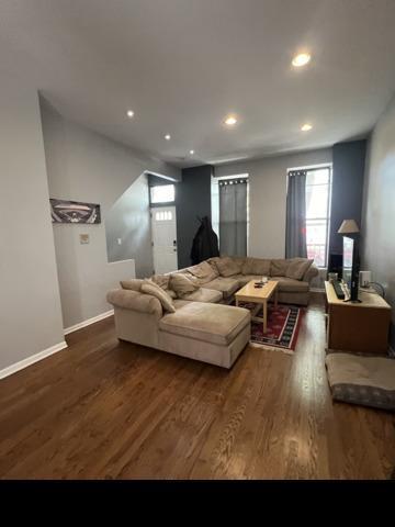 Foto principal - 3 bedroom in Chicago IL 60610