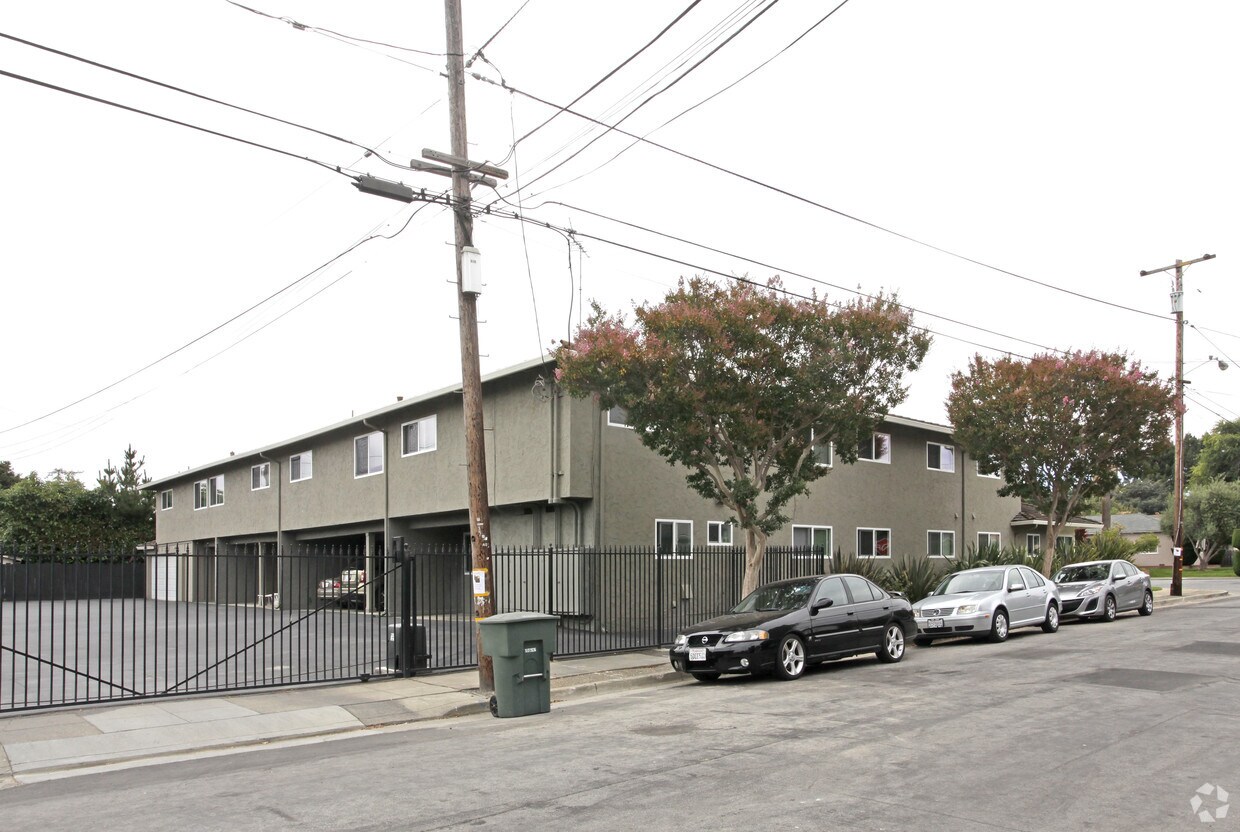 Building Photo - 585 Iowa Ave