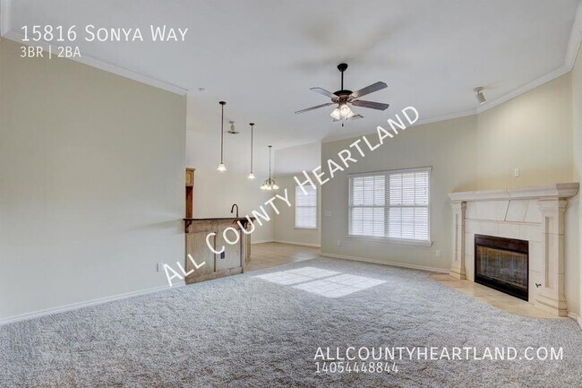Foto del edificio - 15816 Sonya Way