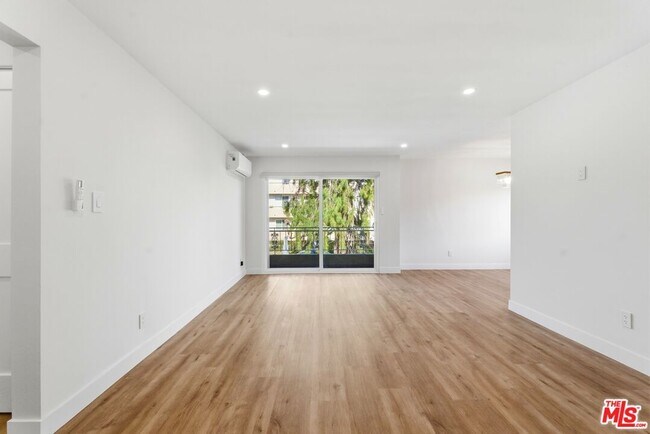 Foto del edificio - 1861 Midvale Ave