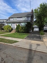 Building Photo - 72 Pearsall Ave