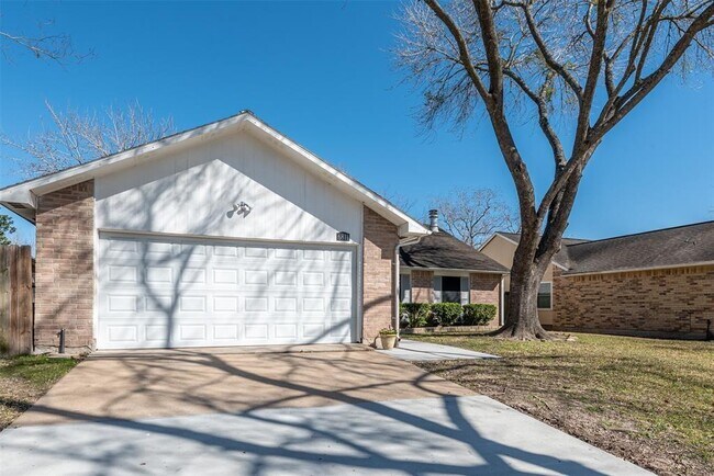 Building Photo - 6811 Blue Ridge Dr