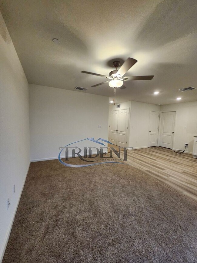 Foto del edificio - NEWER SOLAR HOME! This is a 3 bedroom, 2 bath house