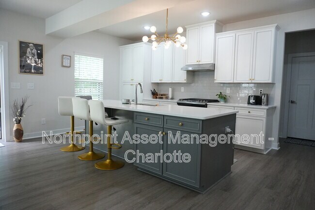 Building Photo - 1507 Ab Moore Jr Dr