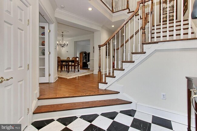 Foto del edificio - 2018 Mayfair McLean Ct