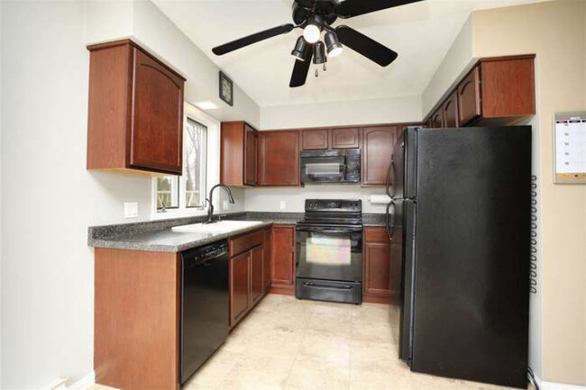 Foto del edificio - 688 Trailsway Ln