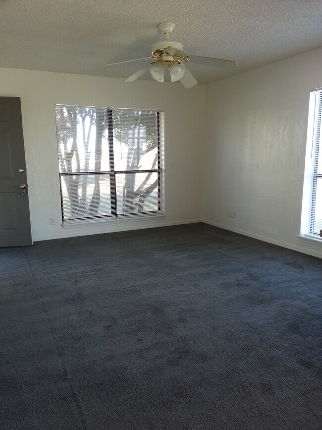 Foto del edificio - 11128 Liberty School Rd