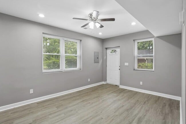Building Photo - 2893 White Oak Dr