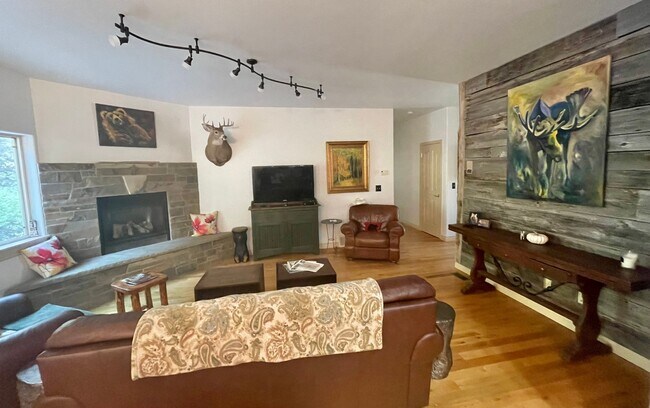 Foto del edificio - 278 Eagle Bend Dr