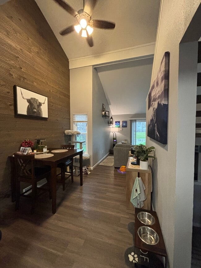 Foto del edificio - 806 E Sylvan Ave