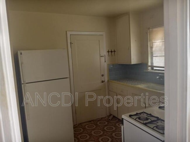 Foto del edificio - 703 Spring St