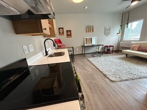 Building Photo - 726 W Prospect Rd