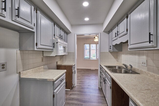 Foto del edificio - 8511 Canterbury Square W