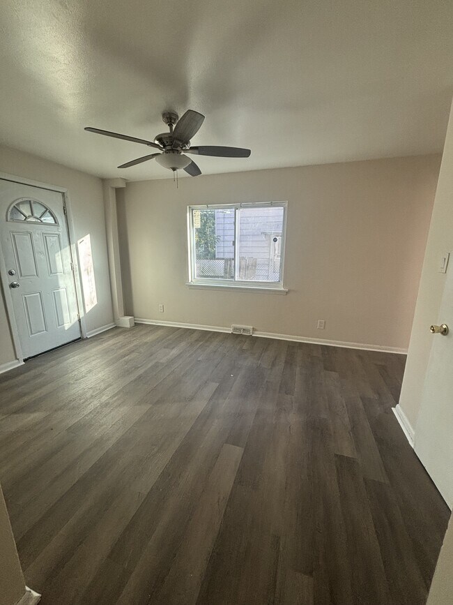 Foto del edificio - 3069 E 67th St