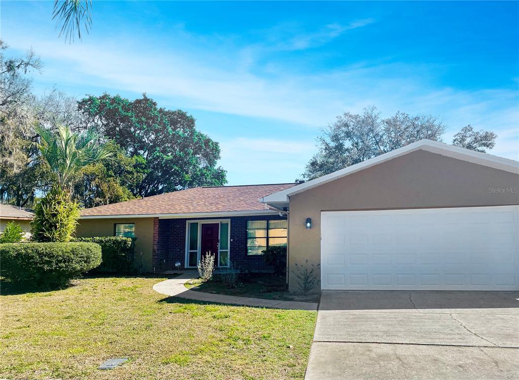 Foto principal - 12824 Lake Tree Ln