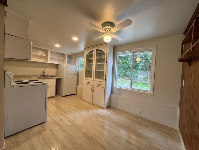 Building Photo - 3Bd/1Ba Mountlake Terrace House