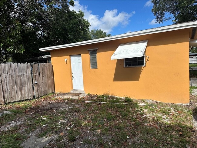 Building Photo - 4141 SW 32nd Dr