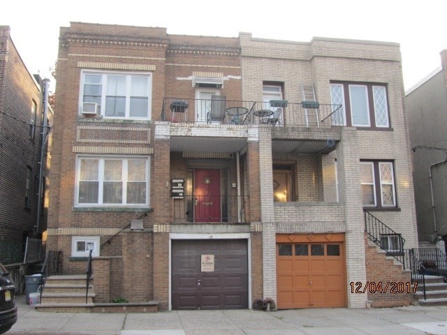 Building Photo - 45 63rd St