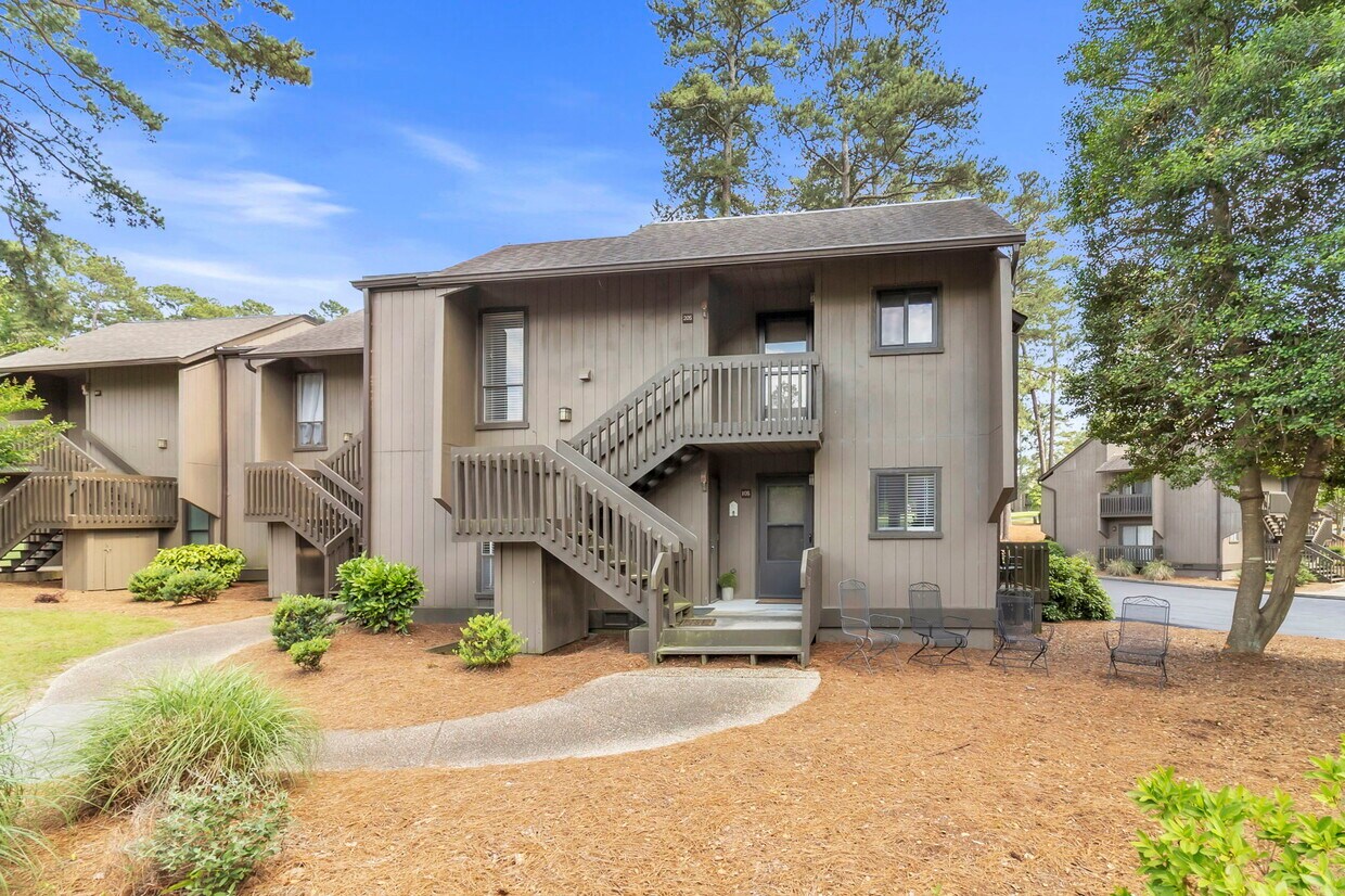 Foto principal - 800 St Andrews Dr