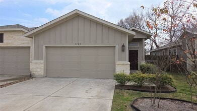 Building Photo - 9729 Grosbeak Ln