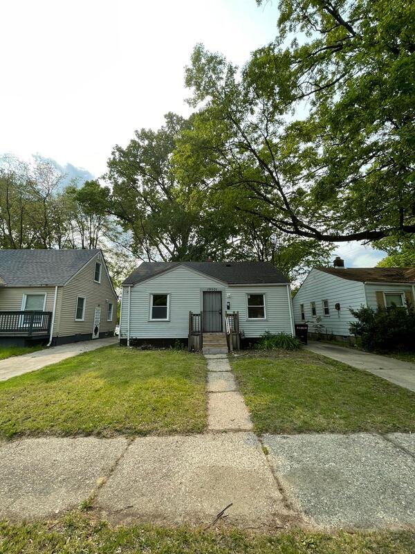 Primary Photo - 19501 Biltmore St