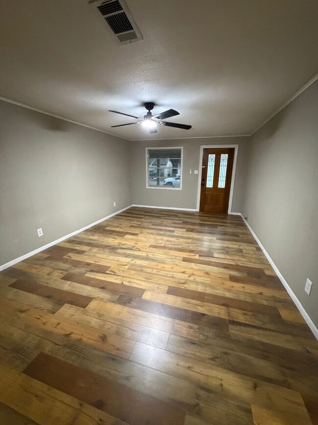 Foto del edificio - 3 Bedroom, 2 Bathroom Home for Rent in Groves, Tx