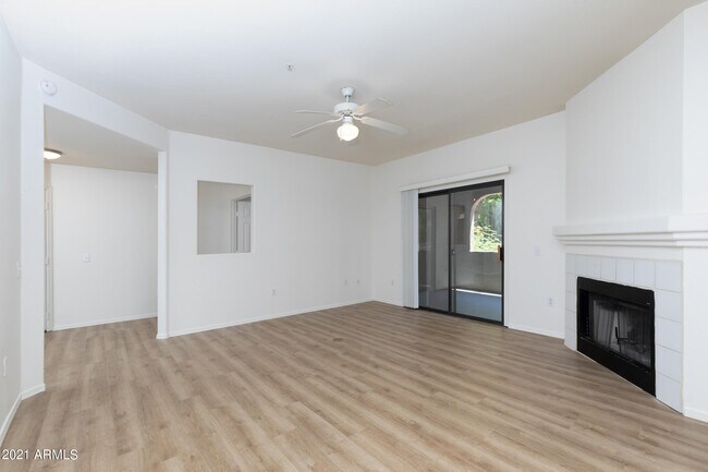 Foto del edificio - 15050 N Thompson Peak Pkwy