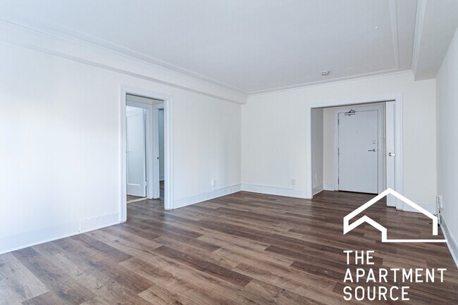 Foto del edificio - 2756 N Pine Grove Ave