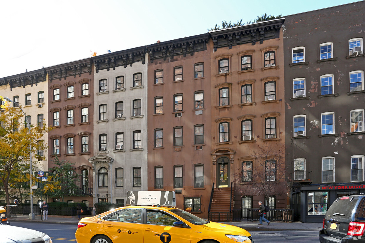 Foto del edificio - 466 W 23rd St