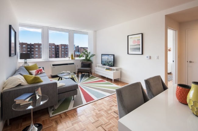 Photo - 97-45 Queens Blvd House