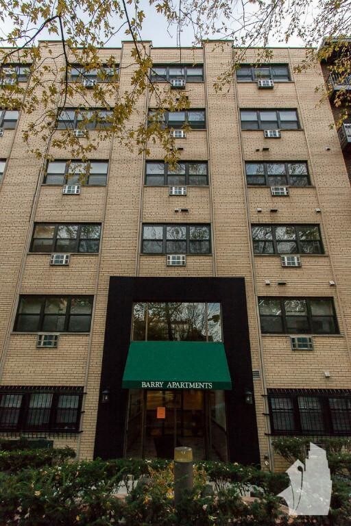 Foto del edificio - 445 W Barry Ave