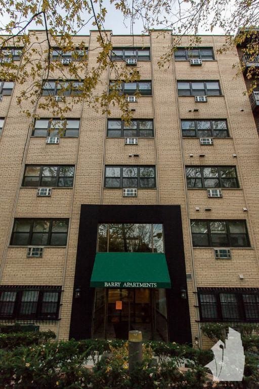 Building Photo - 445 W Barry Ave