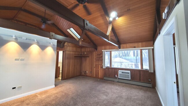 Building Photo - 1212 Butterfield Rd