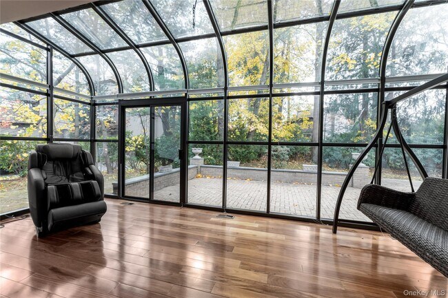 Foto del edificio - 12 Bolton Dr