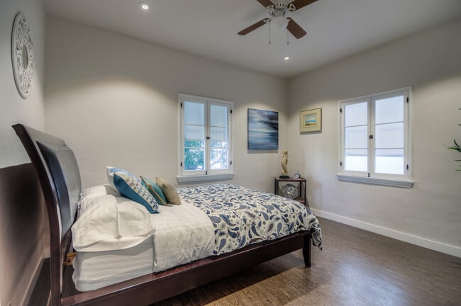 Foto del edificio - 210 S Arnaz Dr