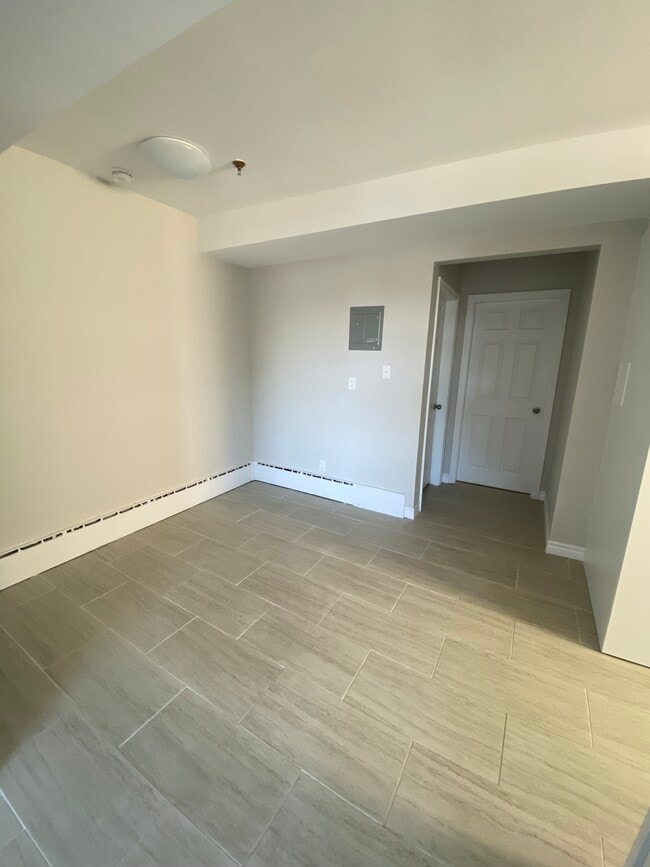 Building Photo - MODERN APARTMENT LIVING IN FAIRVIEW- ONE B...