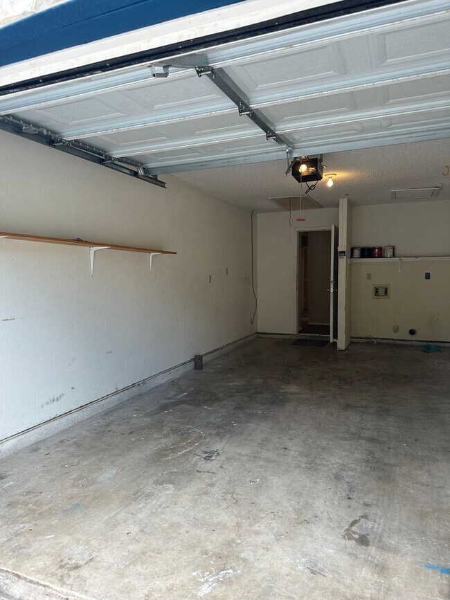 Building Photo - CONVENIENT TO MEDICAL CENTER AND USAA