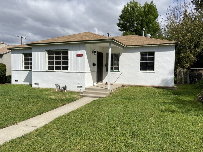 Foto del edificio - 5636 Lindley Ave