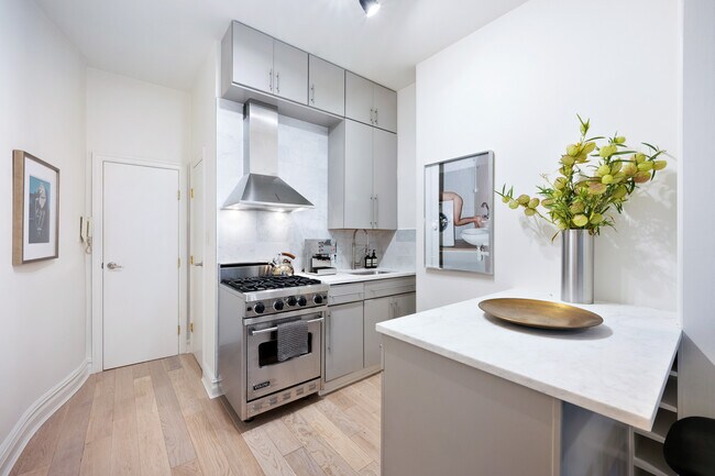 Foto del edificio - 354 W 12th St