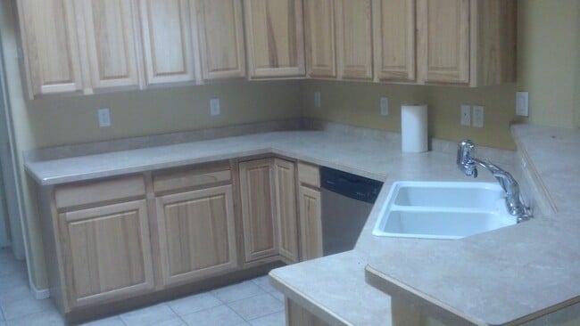 Building Photo - 2899 Longbow Dr